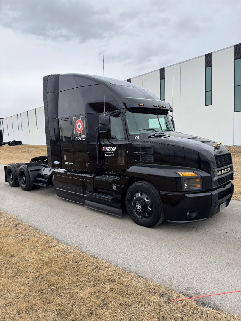 2020 MACK AN64T - USED TRUCKS SLEEPER - image 8